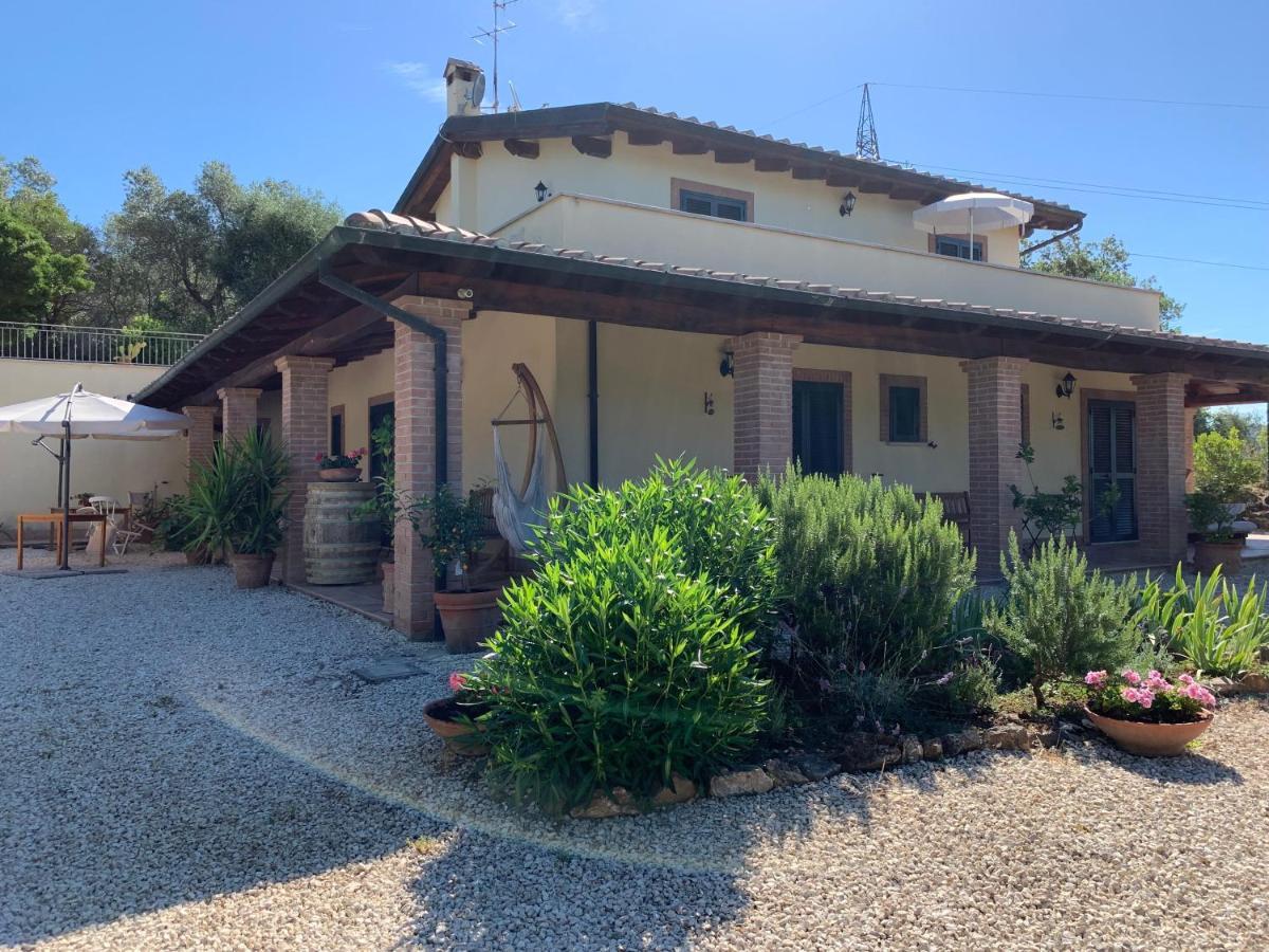 Casale Terre Rosse Bed and Breakfast Saturnia Exteriör bild