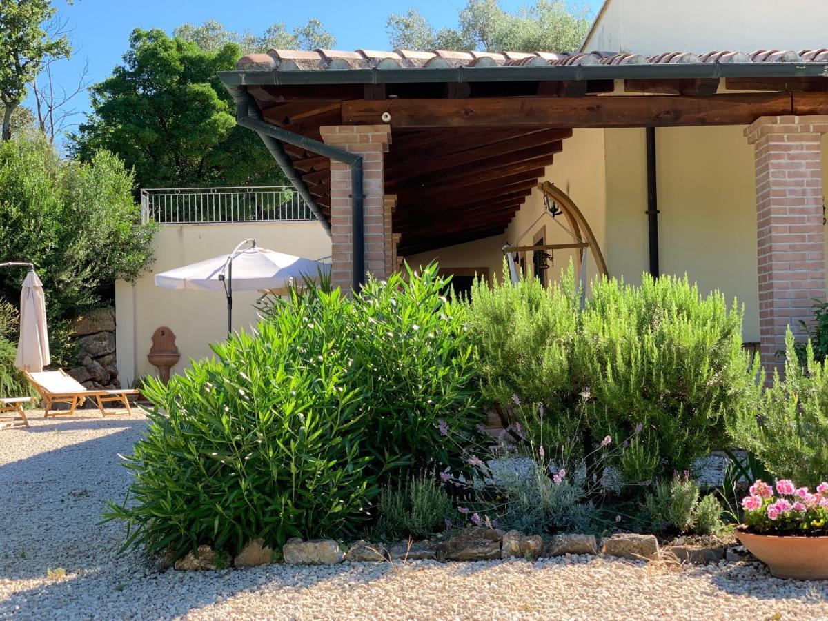 Casale Terre Rosse Bed and Breakfast Saturnia Exteriör bild