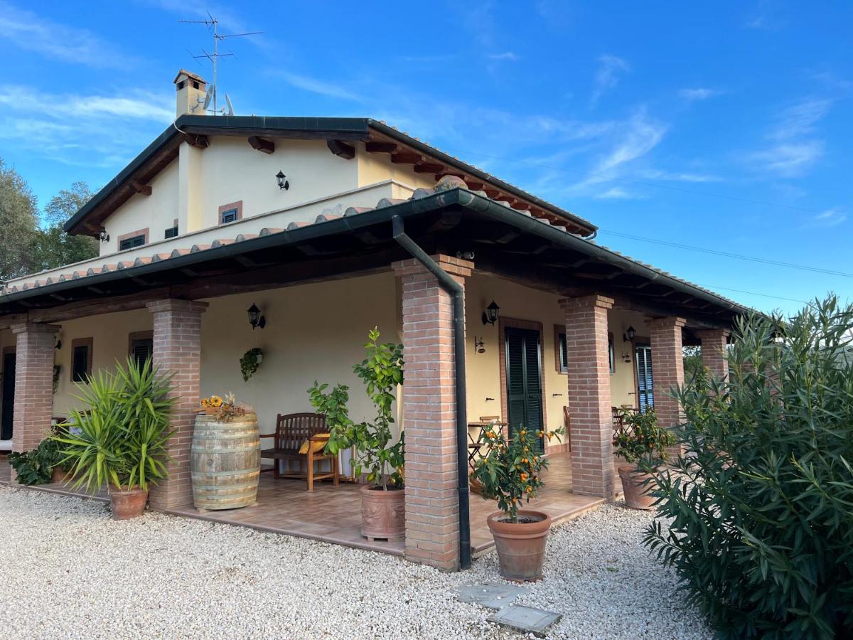 Casale Terre Rosse Bed and Breakfast Saturnia Exteriör bild