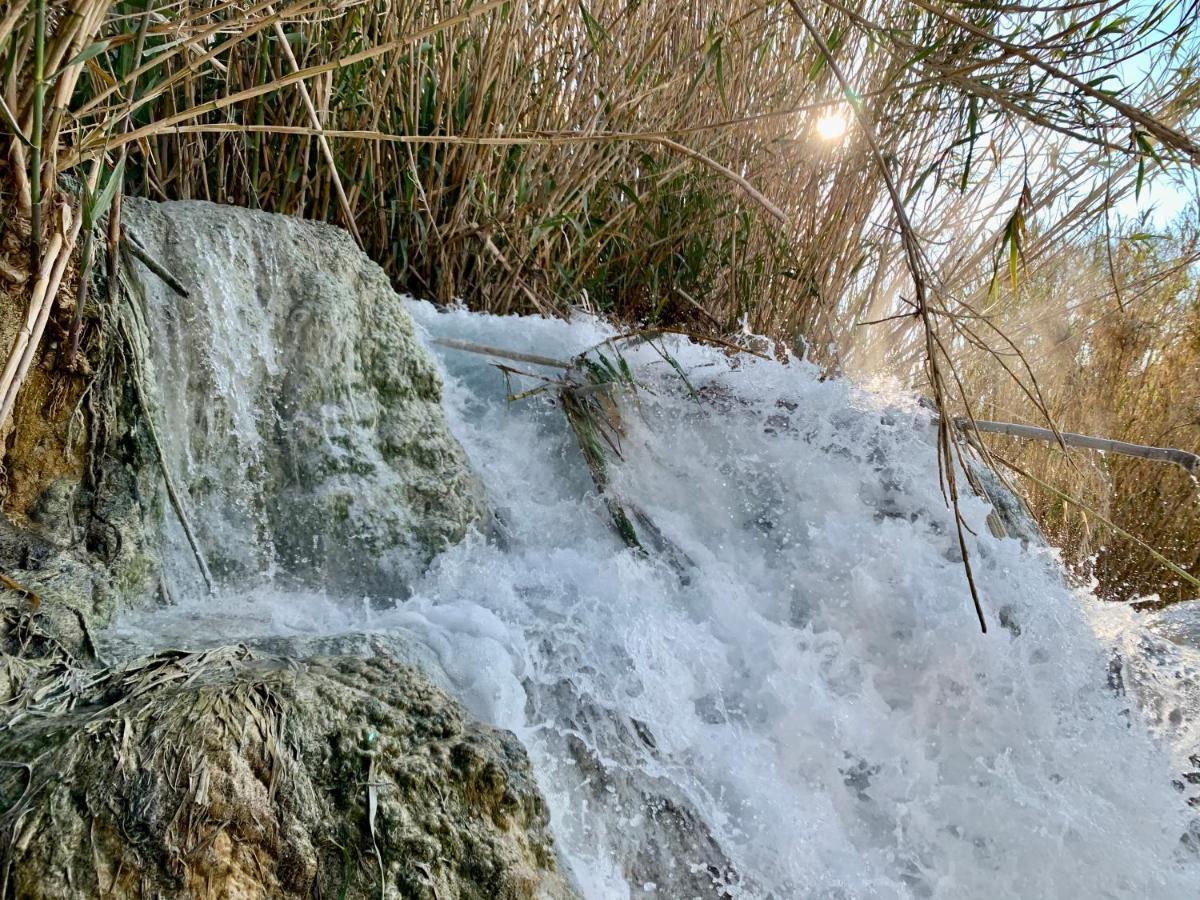 Casale Terre Rosse Bed and Breakfast Saturnia Exteriör bild