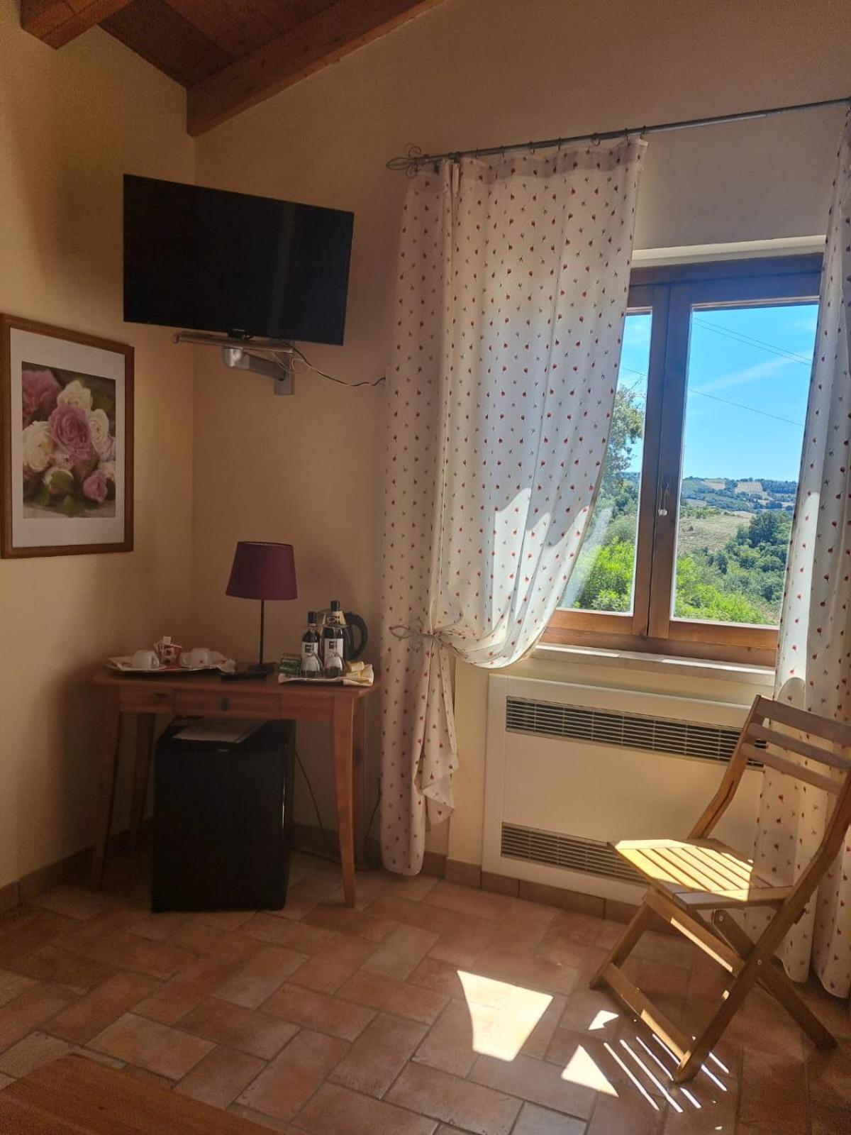 Casale Terre Rosse Bed and Breakfast Saturnia Exteriör bild