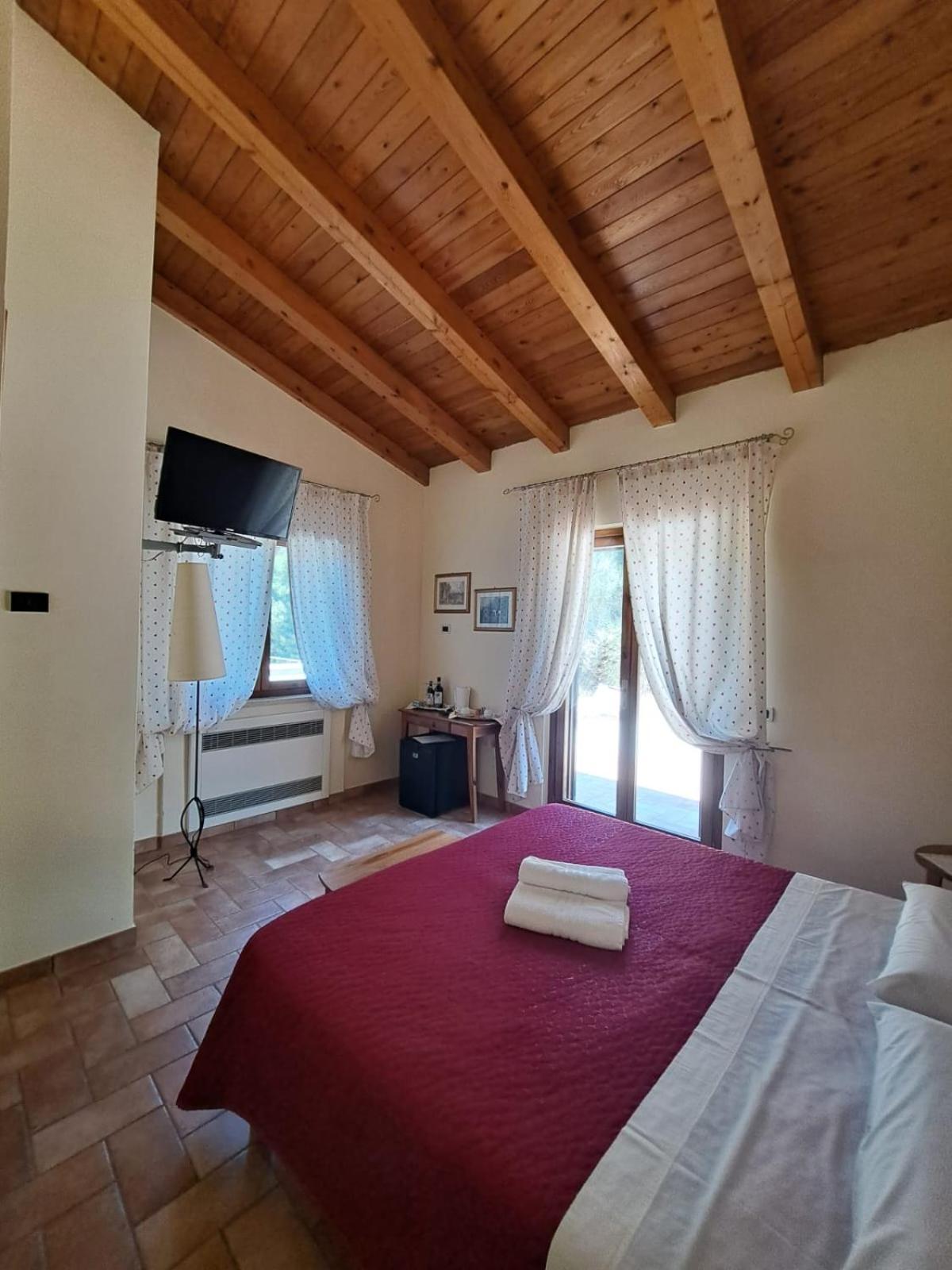 Casale Terre Rosse Bed and Breakfast Saturnia Exteriör bild