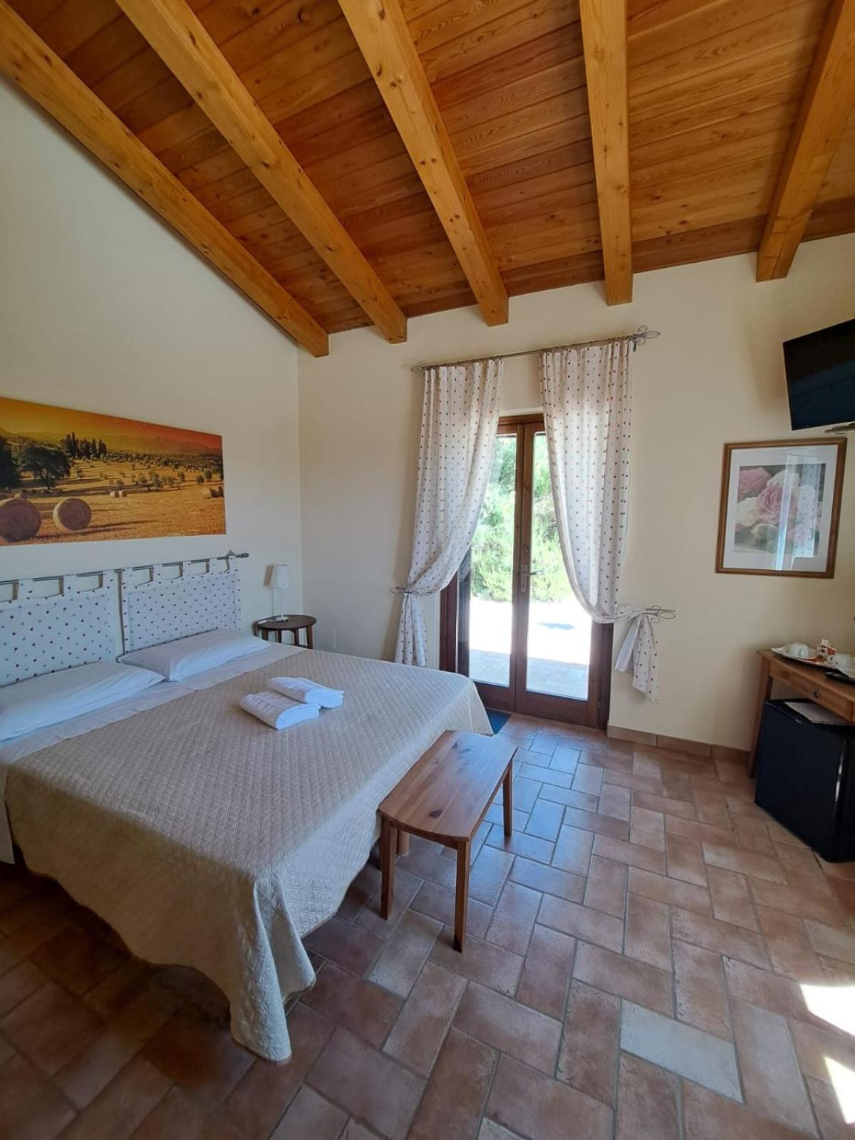 Casale Terre Rosse Bed and Breakfast Saturnia Exteriör bild