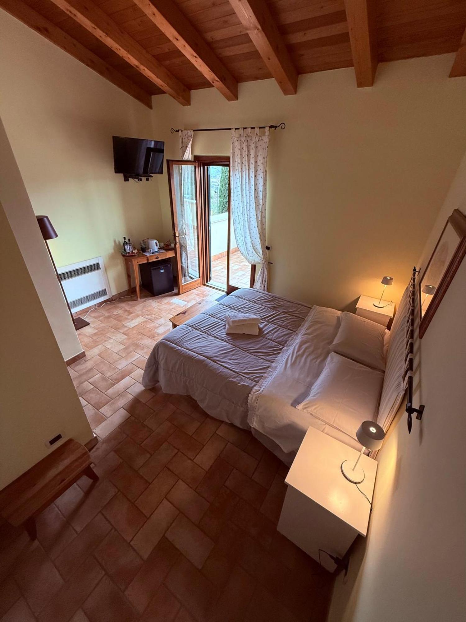 Casale Terre Rosse Bed and Breakfast Saturnia Exteriör bild